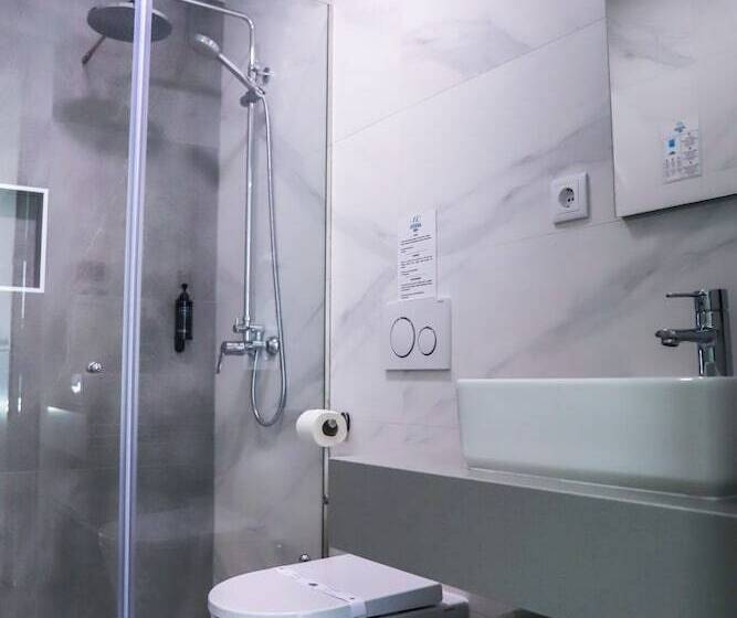 غرفة قياسية فردية, Avenida