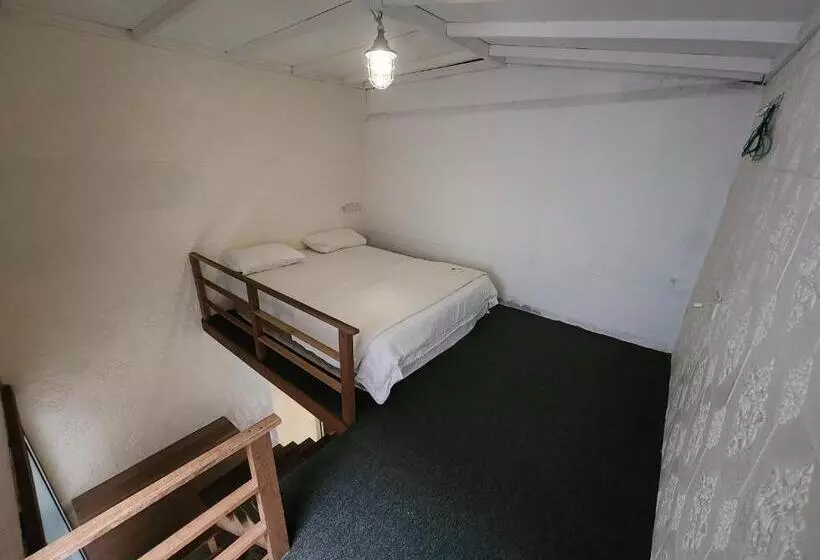 スタンダード4人部屋, Dou Houz Hostel