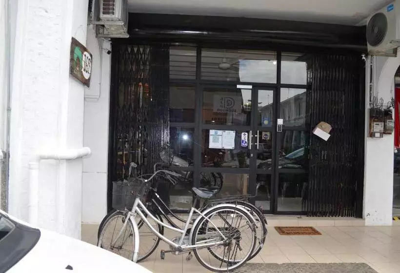 ルームシェアのワンベッド, Dou Houz Hostel