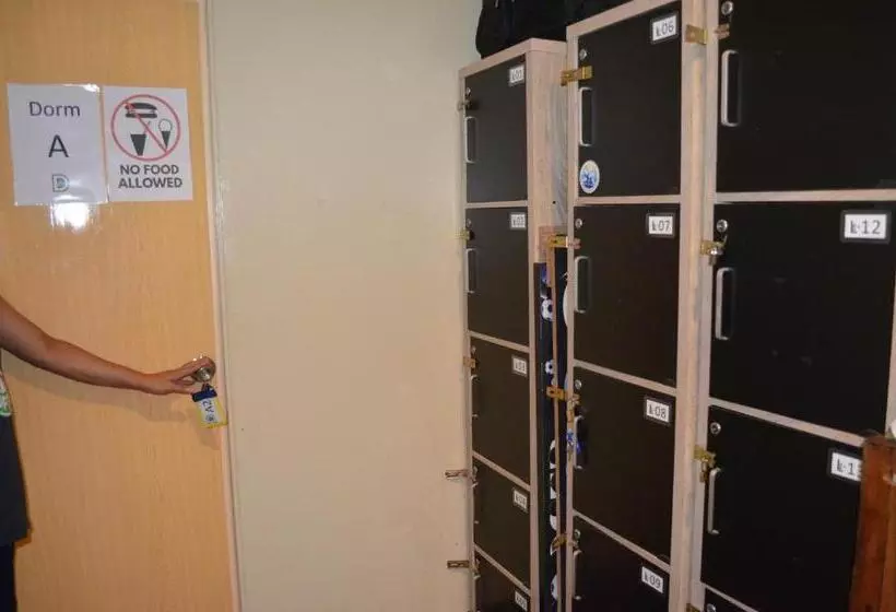 ルームシェアのワンベッド, Dou Houz Hostel