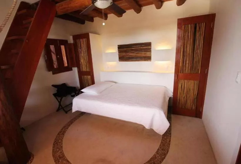 スイート, El Pueblito