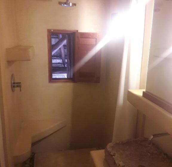 带大床的标准间, El Pueblito