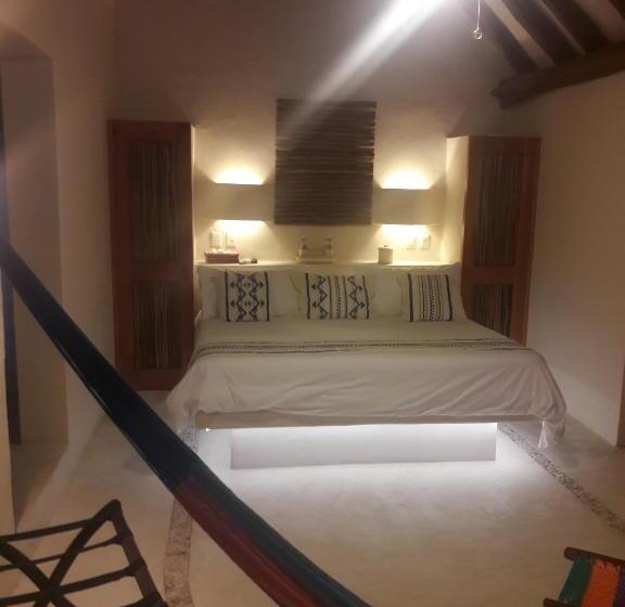 带大床的标准间, El Pueblito