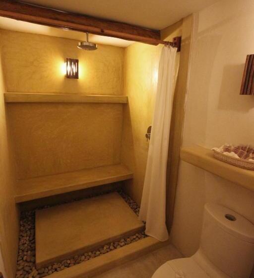 四人豪华间, El Pueblito