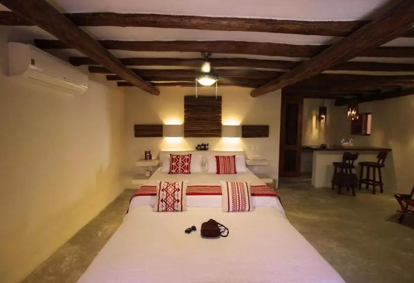 デラックスの４人部屋, El Pueblito