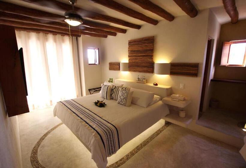 高级三人间, El Pueblito