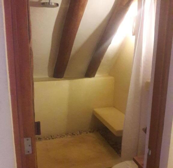 豪华三人间, El Pueblito