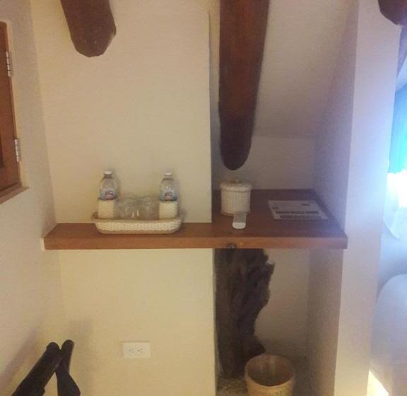 豪华三人间, El Pueblito