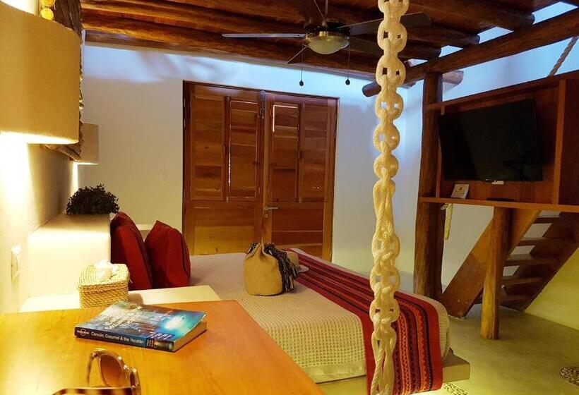 标准工作室, El Pueblito