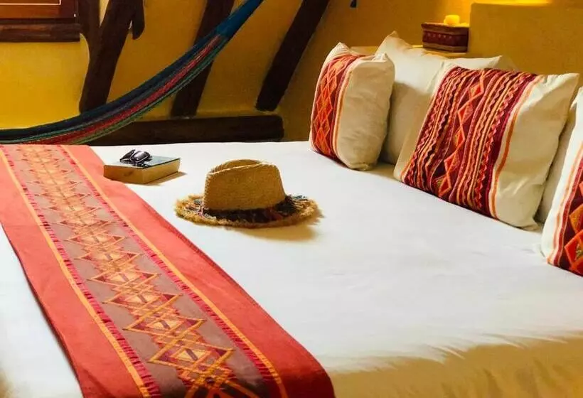 プールビュースタンダードステューディオ, El Pueblito