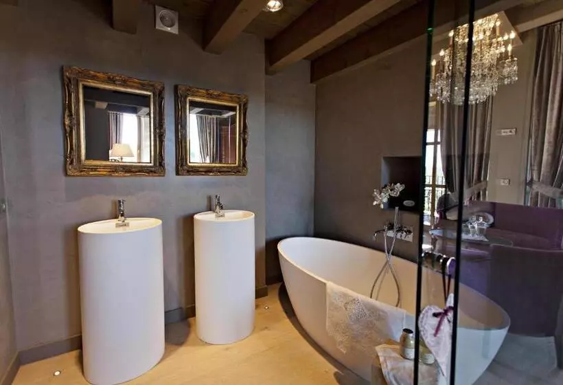デラックスルーム, La Vella Farga