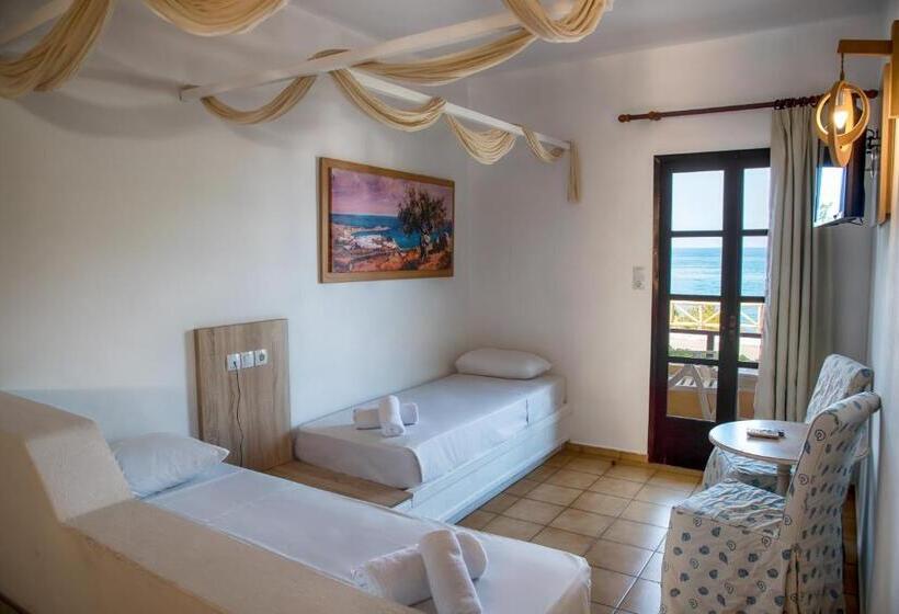 غرفة قياسية مطلّة علي البحر, Porto Greco Village Beach