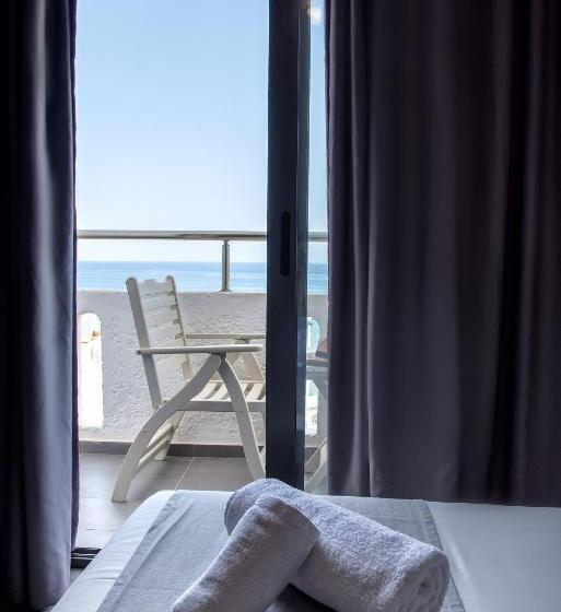 غرفة قياسية مطلّة علي البحر, Porto Greco Village Beach