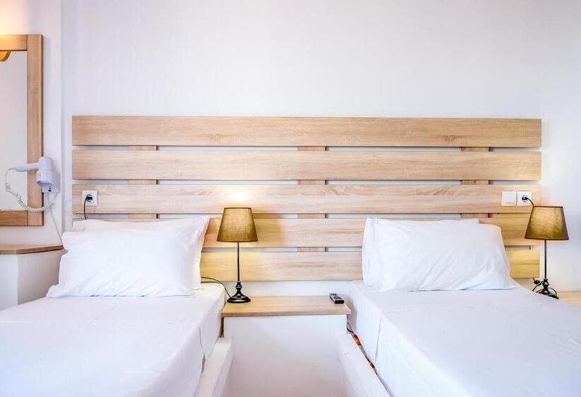 غرفة عائلية مطلّة علي البحر, Porto Greco Village Beach