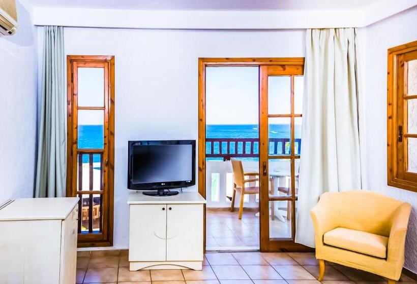 اتاق خانوادگی با چشم‌انداز دریا, Porto Greco Village Beach