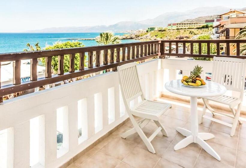 غرفة عائلية مطلّة علي البحر, Porto Greco Village Beach