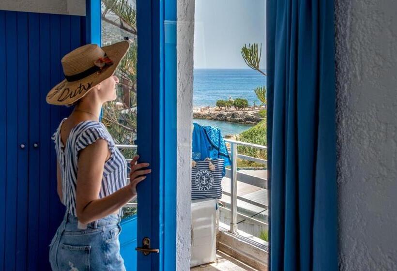 غرفة عائلية مطلّة علي البحر, Porto Greco Village Beach