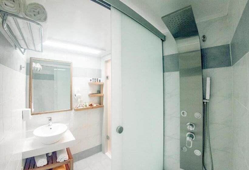 جناح, Porto Greco Village Beach