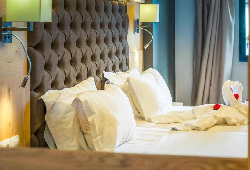 جناح, Porto Greco Village Beach