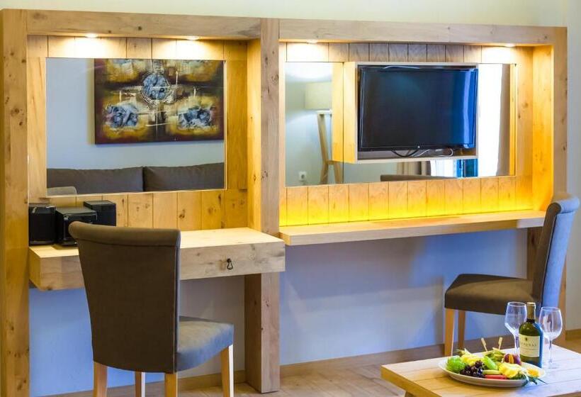 جناح, Porto Greco Village Beach