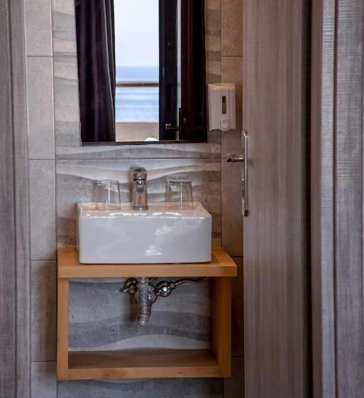 غرفة قياسية مطلّة علي البحر, Porto Greco Village Beach