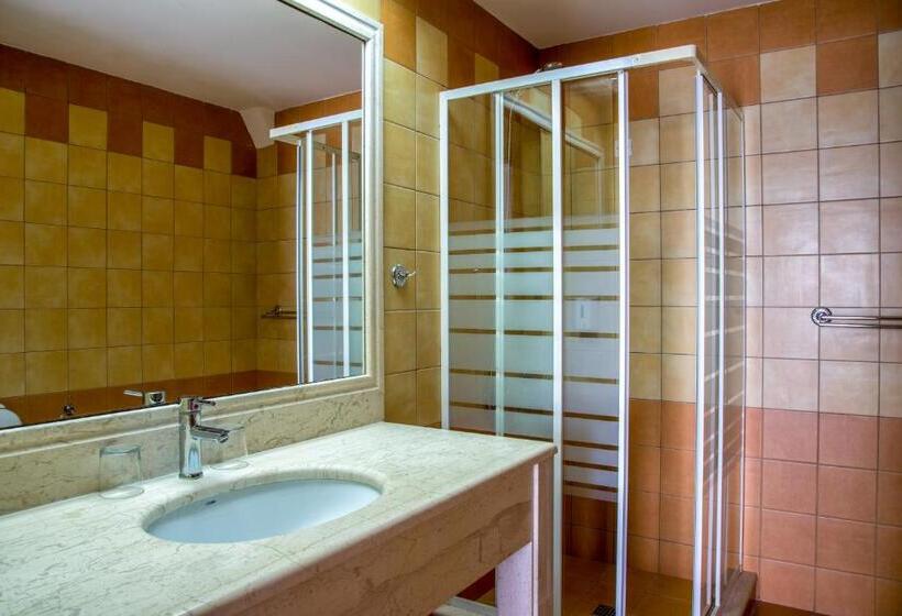 جناح, Porto Greco Village Beach