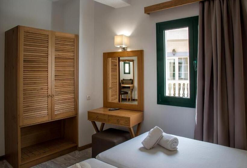 جناح, Porto Greco Village Beach