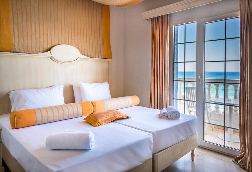 غرفة قياسية مطلّة علي البحر, Porto Greco Village Beach