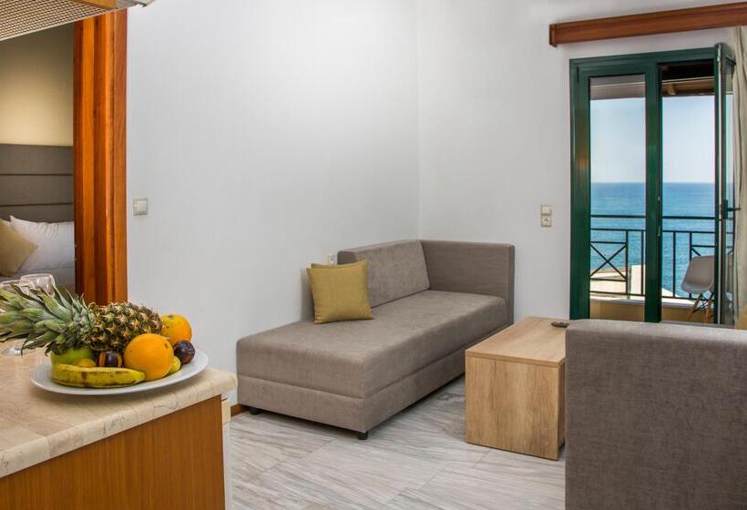 غرفة عائلية مطلّة علي البحر, Porto Greco Village Beach