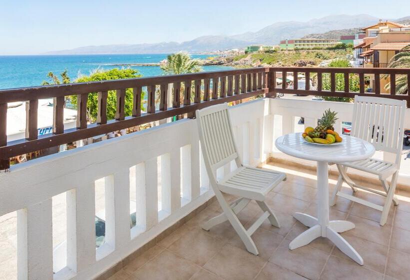 غرفة عائلية مطلّة علي البحر, Porto Greco Village Beach