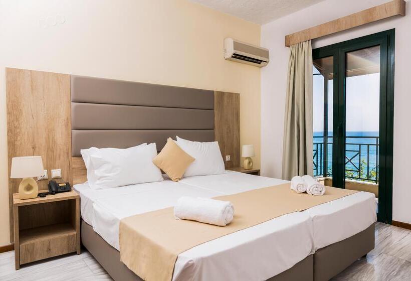 غرفة عائلية مطلّة علي البحر, Porto Greco Village Beach