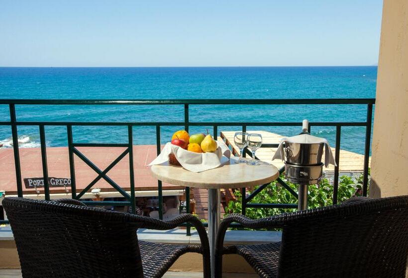 غرفة عائلية مطلّة علي البحر, Porto Greco Village Beach