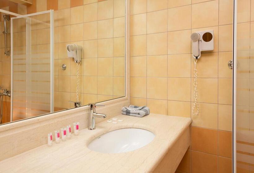 غرفة عائلية مطلّة علي البحر, Porto Greco Village Beach