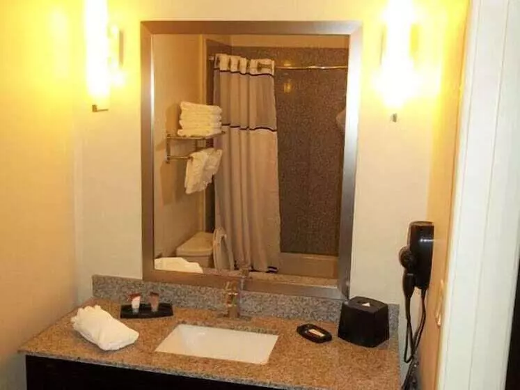 スイート, Quality Inn & Suites Victoria East