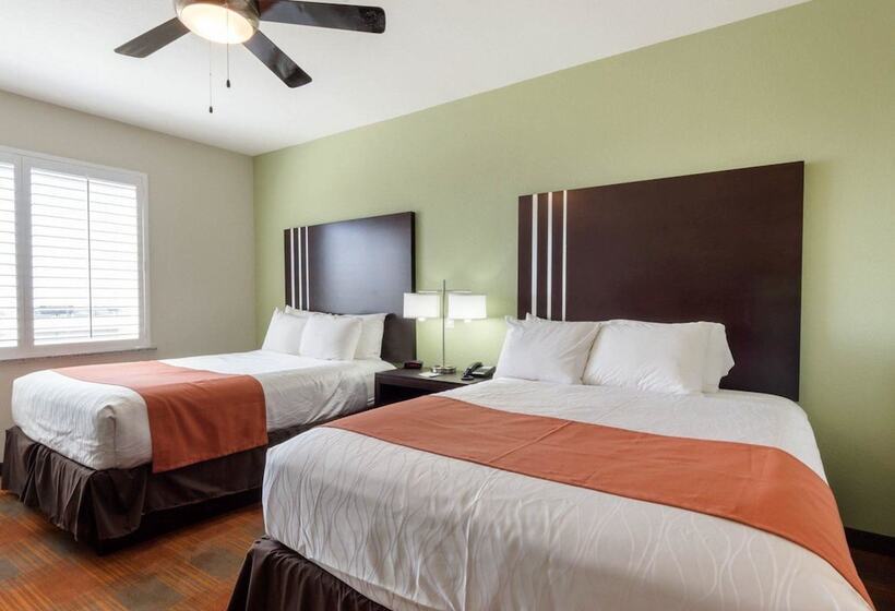 Люкс, Quality Inn & Suites Victoria East