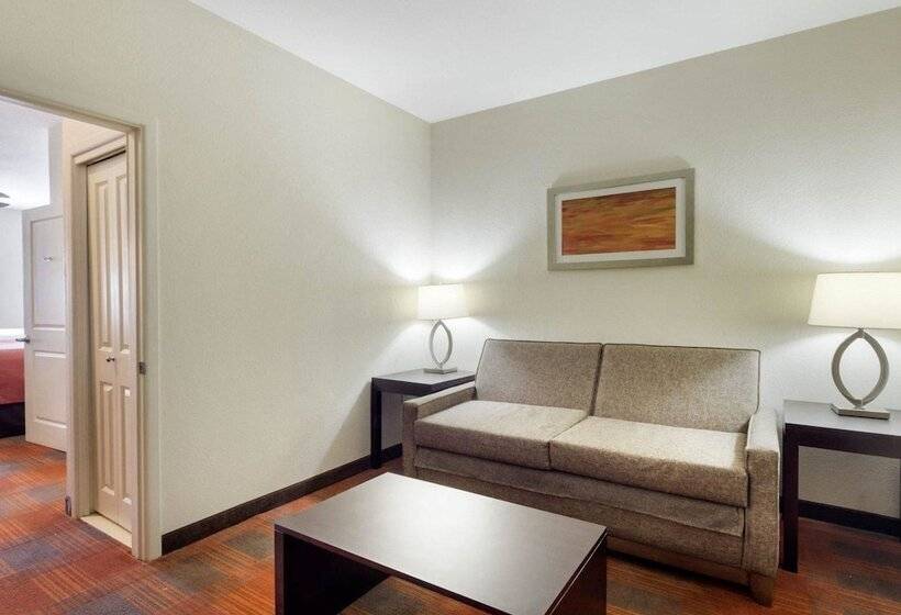 Люкс, Quality Inn & Suites Victoria East