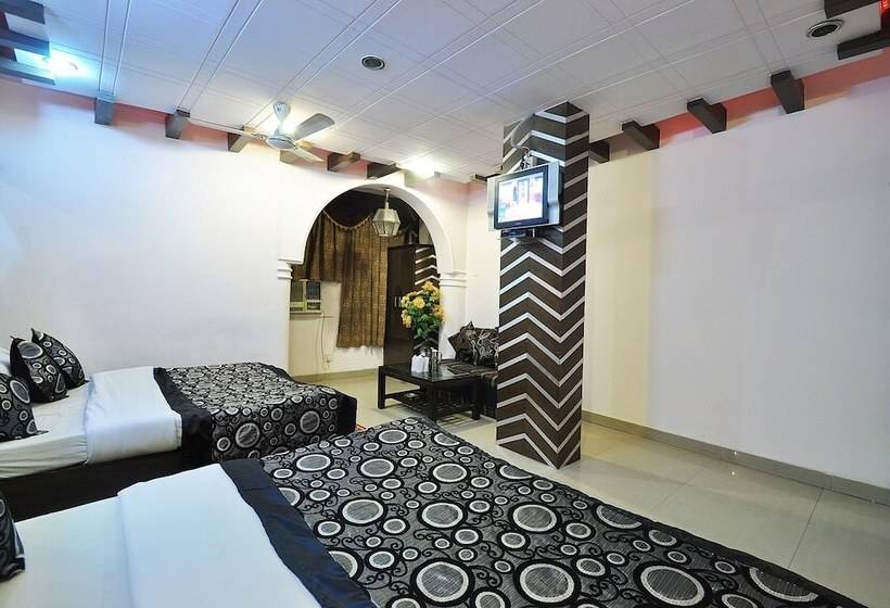 패밀리 룸, Roma Deluxe New Delhi Railway Station