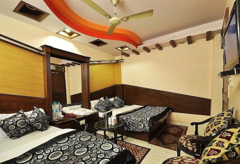 패밀리 룸, Roma Deluxe New Delhi Railway Station