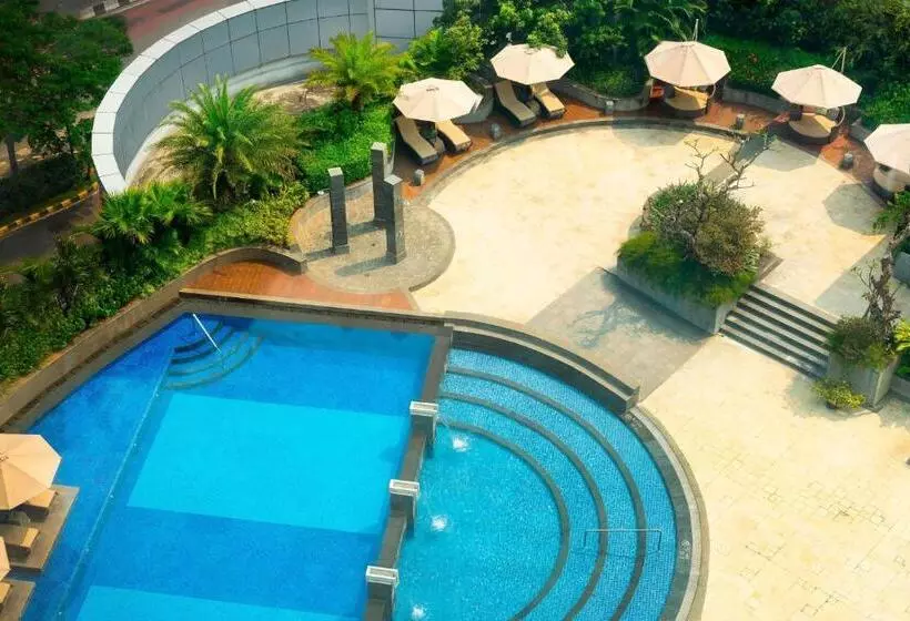 キングサイズベッドのスタンダードルーム, Sheraton Grand Jakarta Gandaria City