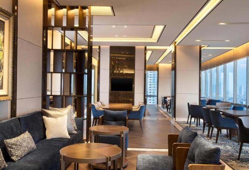 带大床的俱乐部房间, Sheraton Grand Jakarta Gandaria City