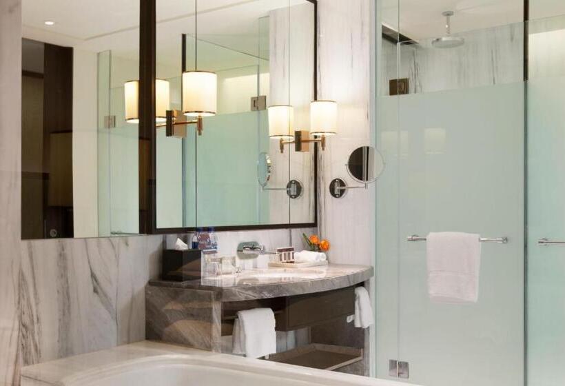 带大床的俱乐部房间, Sheraton Grand Jakarta Gandaria City