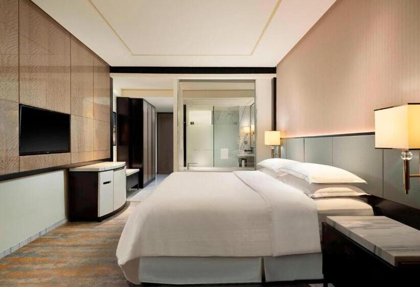 带大床的俱乐部房间, Sheraton Grand Jakarta Gandaria City