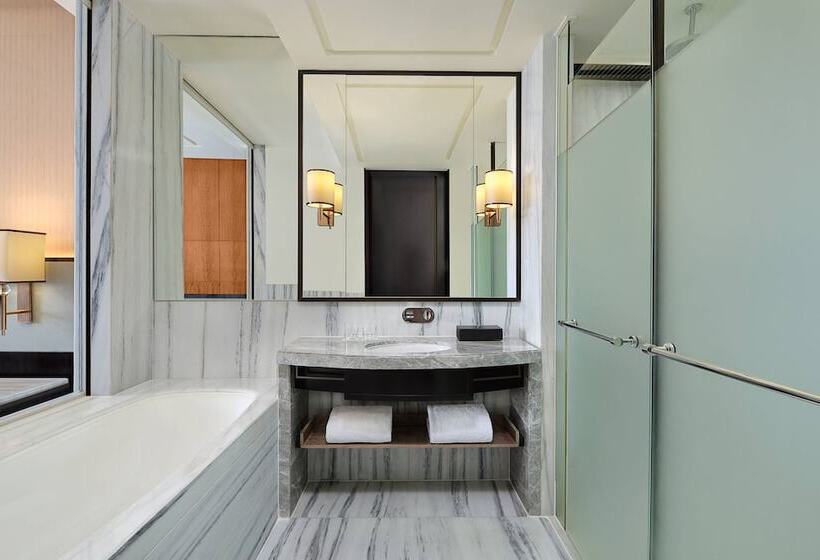 带2个双人床的标准工作室, Sheraton Grand Jakarta Gandaria City