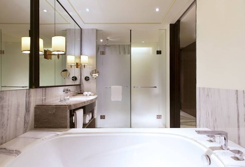 带2个双人床的标准工作室, Sheraton Grand Jakarta Gandaria City