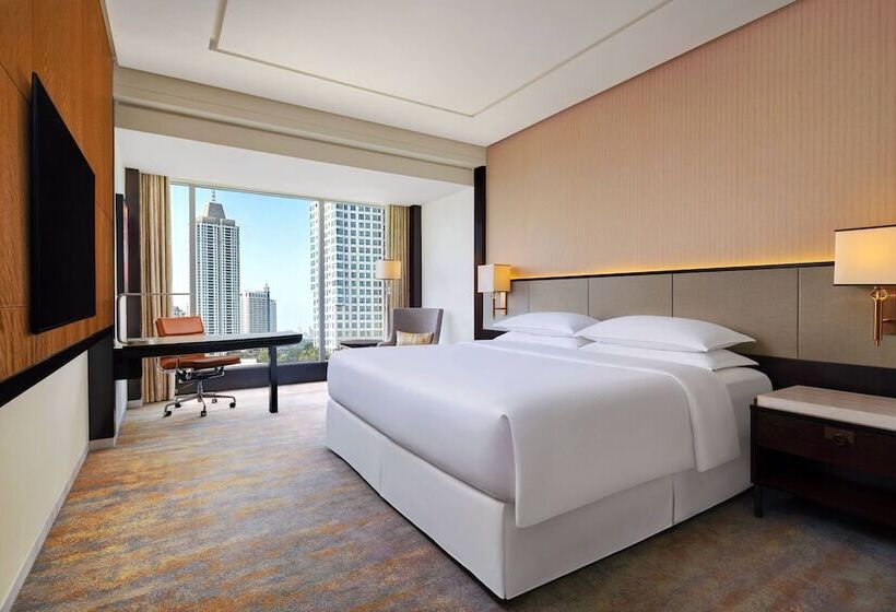 带2个双人床的标准工作室, Sheraton Grand Jakarta Gandaria City
