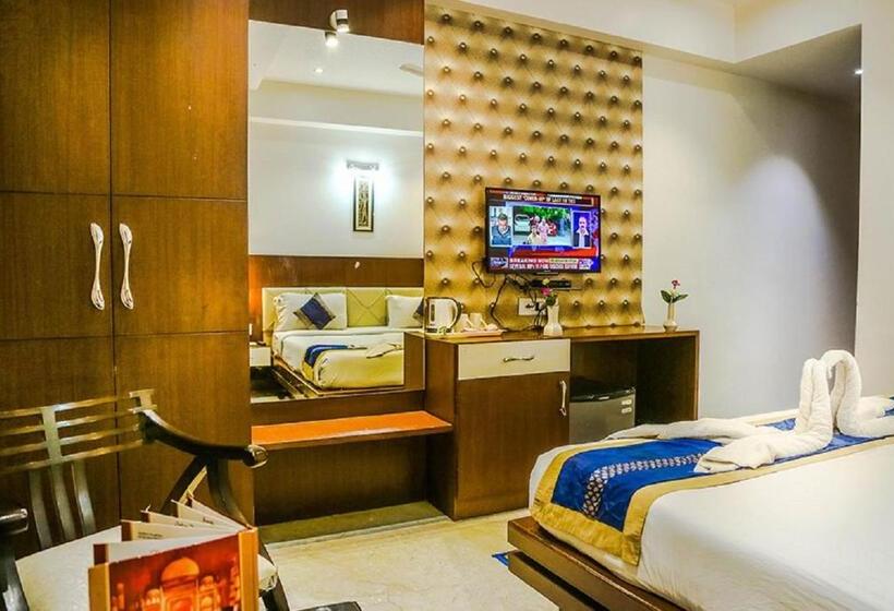 اتاق لوکس, Taj Heights