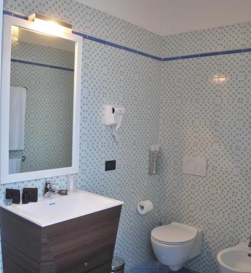 带河湖景观的轻年套房, Villa Belvedere Como Lake Relais