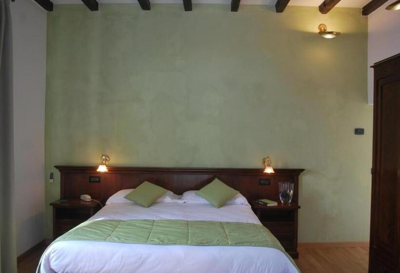 带河湖景观的轻年套房, Villa Belvedere Como Lake Relais