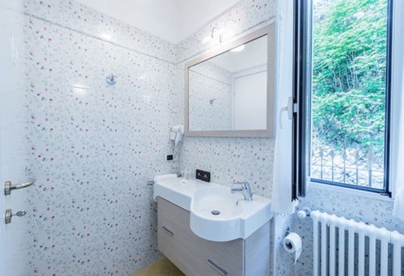 带双人床的基本房间, Villa Belvedere Como Lake Relais