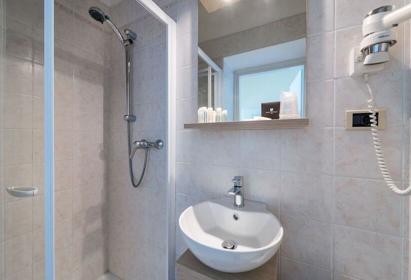 带双人床的基本房间, Villa Belvedere Como Lake Relais